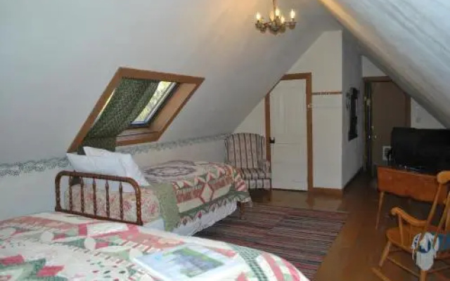 photo 4 of The Cottage at 241 North