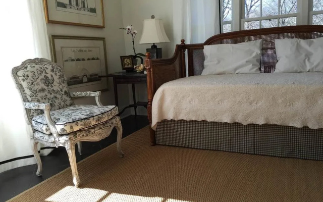 photo 2 of The Cottage Bed & Breakfast