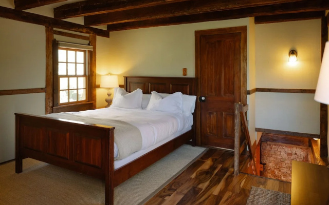 photo 3 of The Crossroads Inn