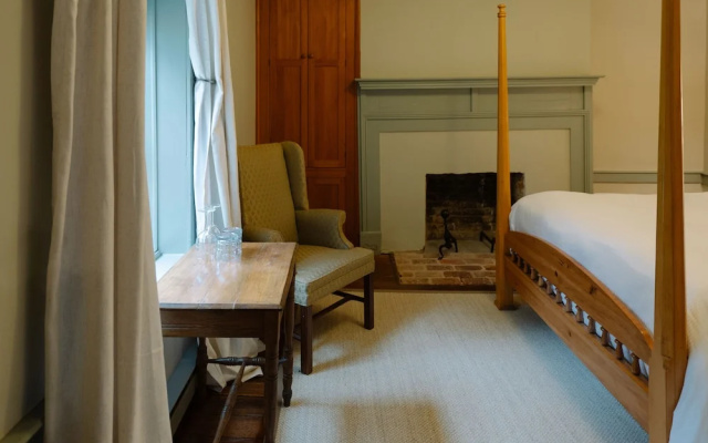photo 4 of The Crossroads Inn