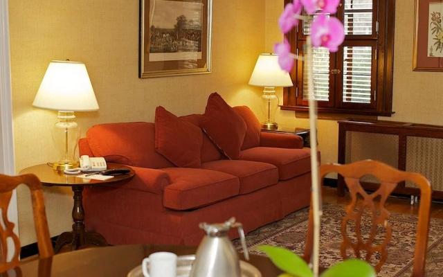 photo 3 of Deer Path Inn