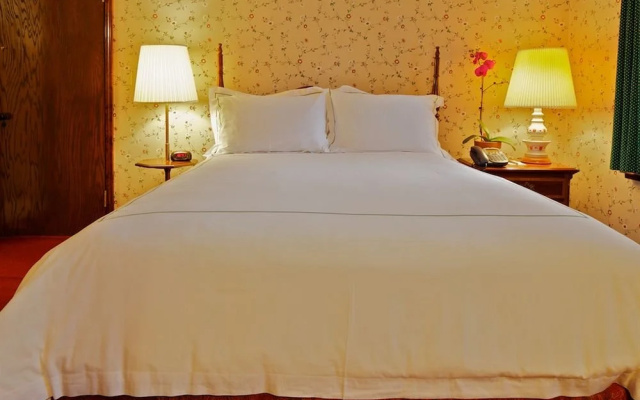 photo 5 of Deer Path Inn
