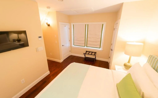photo 2 of The East Island Reserve Hotel