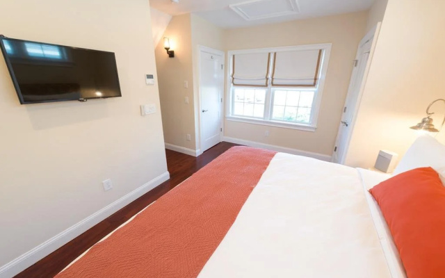 photo 3 of The East Island Reserve Hotel