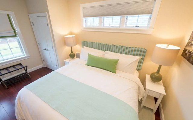 photo 4 of The East Island Reserve Hotel