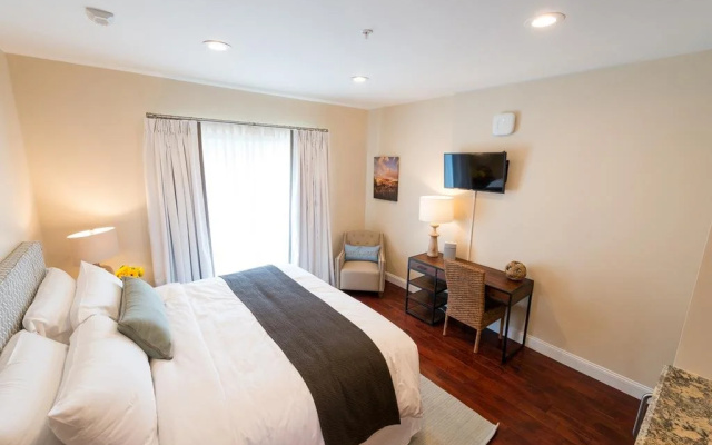 photo 5 of The East Island Reserve Hotel