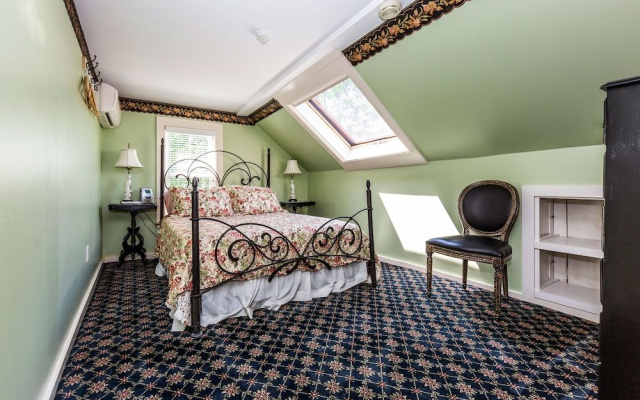 photo 4 of The Elmhurst Inn