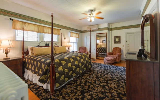 photo 5 of The Elmhurst Inn