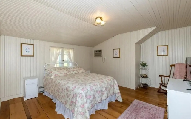 photo 4 of The Evergreen Inn