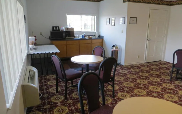 photo 2 of The Executive Inn & Suites