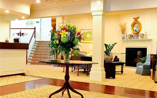 photo 2 of The Farmington Inn & Suites