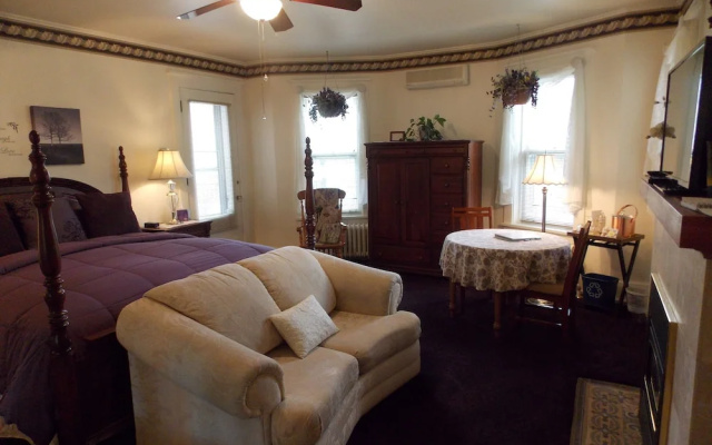 photo 2 of The Firelight Inn on Oregon Creek Bed and Breakfast