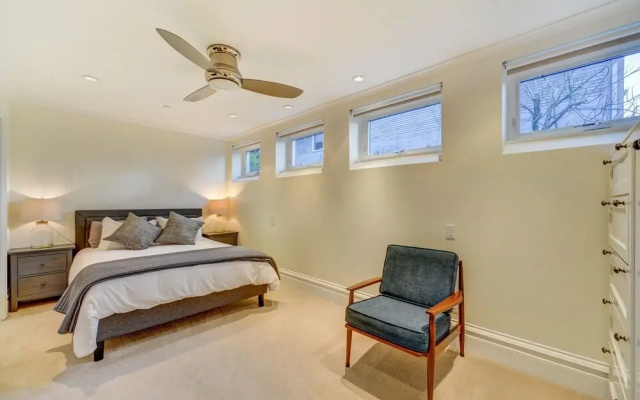 photo 2 of "the Fremont Lookout" W/ Deck & Gourmet Kitchen! 2 Bedroom Apts by Redawning