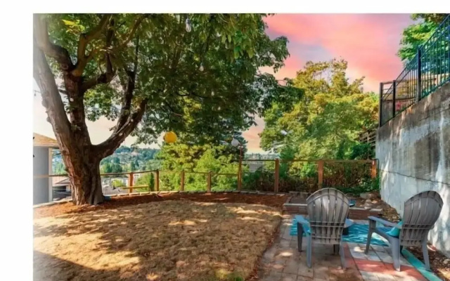 photo 2 of "the Fremont Overlook" W/ Nifty Backyard & Firepit 2 Bedroom Home by RedAwning