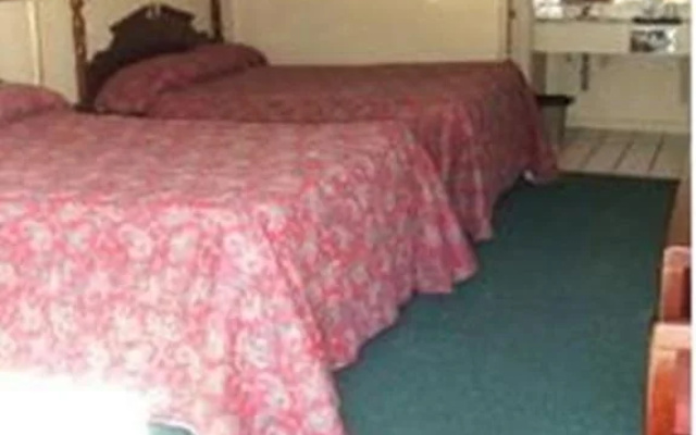 photo 4 of Gateway Inn