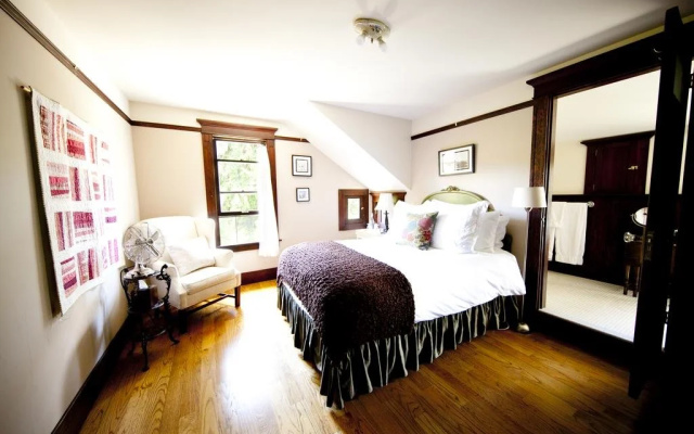 photo 4 of The Gatewood Bed and Breakfast