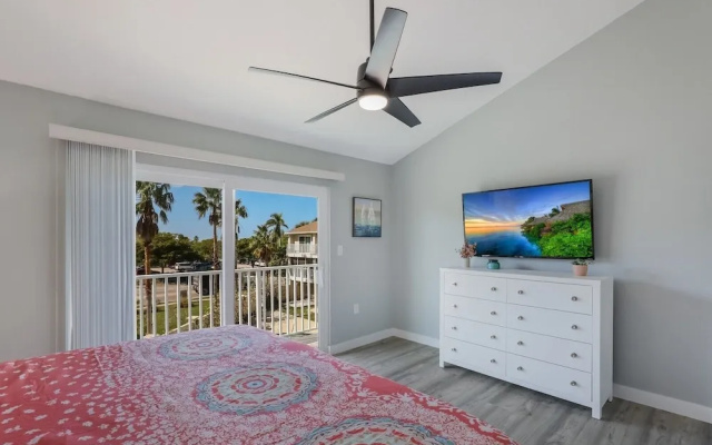 photo 5 of The Getaway 2 Bedroom Condo by Redawning