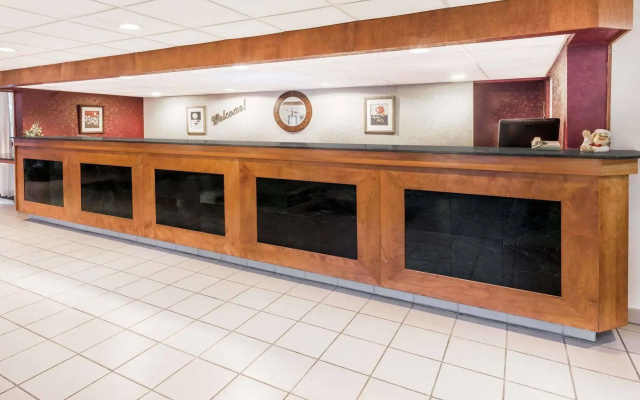 photo 2 of Travelodge Peoria Hotel And Conference Center