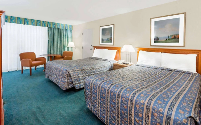photo 4 of Travelodge Peoria Hotel And Conference Center