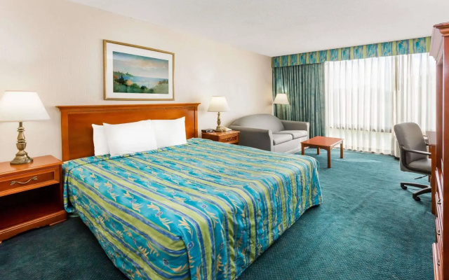 photo 5 of Travelodge Peoria Hotel And Conference Center
