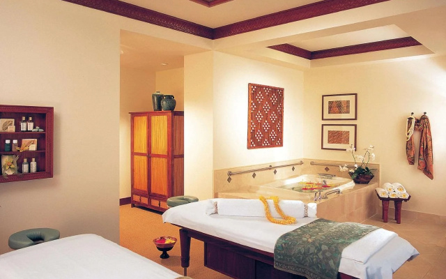 photo 2 of Hilton Grand Vac Club The Grand Islander Waikiki Honolulu