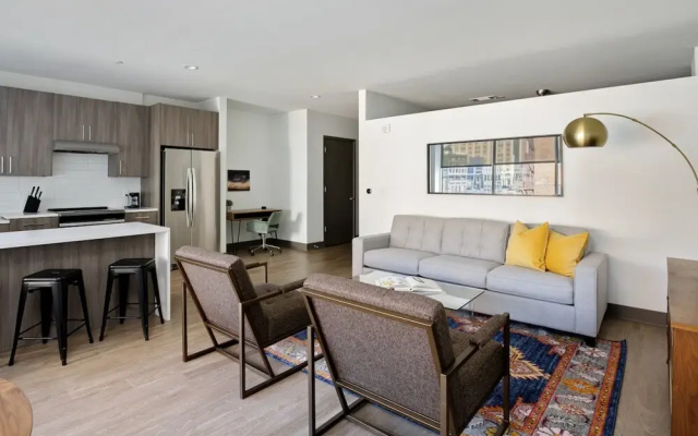 photo 2 of THE GRAND - Modern DT Apts with Free Parking by Zencity