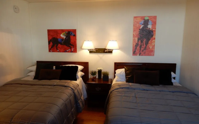 photo 2 of South Broadway Inn and Spa