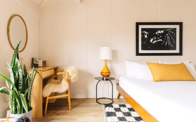 photo 5 of The Green Room Hotel