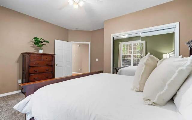 photo 5 of The Greenview Manor - Lake Views