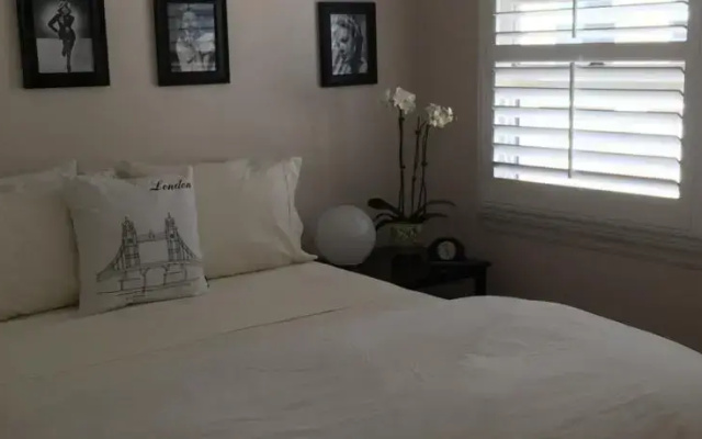 photo 2 of The Grove & Melrose Pied-à-Terre
