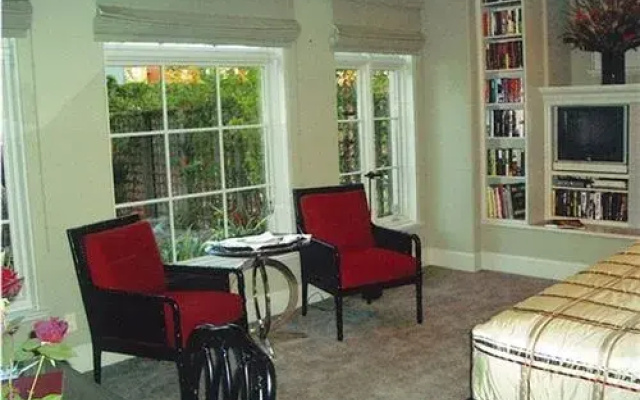 photo 3 of The Guesthouse on Allen Street