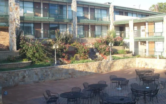 photo 4 of The Highlander Lodge Danville