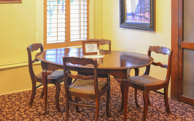 photo 3 of Nutt House Hotel