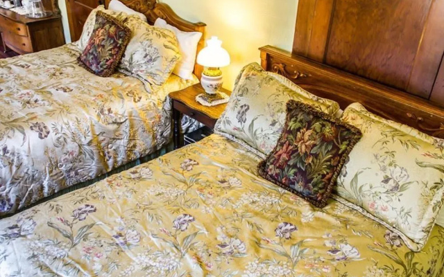 photo 4 of Nutt House Hotel