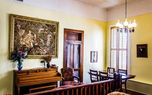 photo 5 of Nutt House Hotel