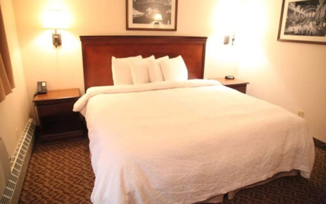 photo 5 of Holland Hotel Free Parking Jersey City