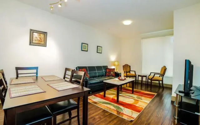 photo 2 of The Hollywood Sunny Apartment