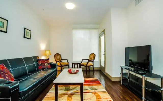 photo 5 of The Hollywood Sunny Apartment