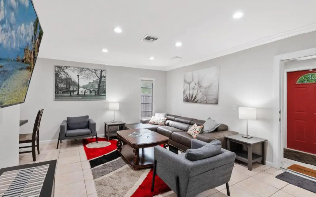 photo 2 of The Home in The Oaks - By Avi