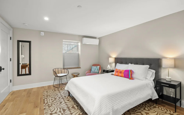 photo 3 of Howard Hotel