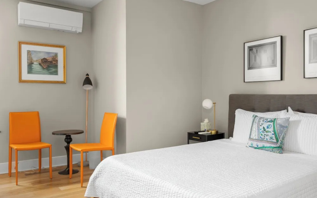 photo 4 of Howard Hotel