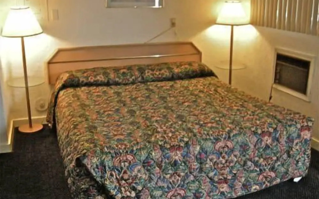 photo 3 of The Hub Motel