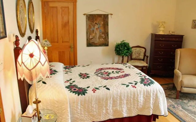 photo 3 of The Hurst House Bed and Breakfast