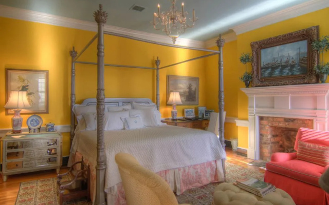 photo 4 of Inn at Court Square