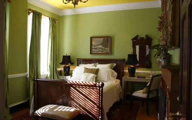 photo 5 of Inn at Court Square