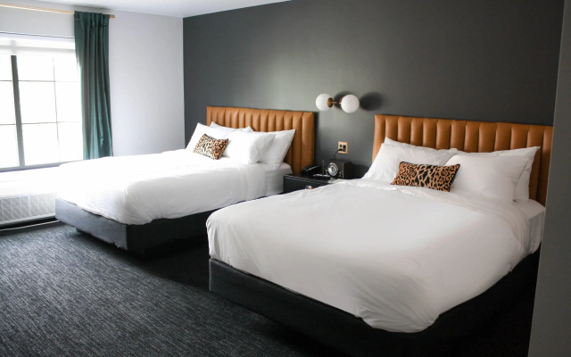 photo 4 of The Inn Hotel Lake Okoboji, an Ascend Collection Hotel