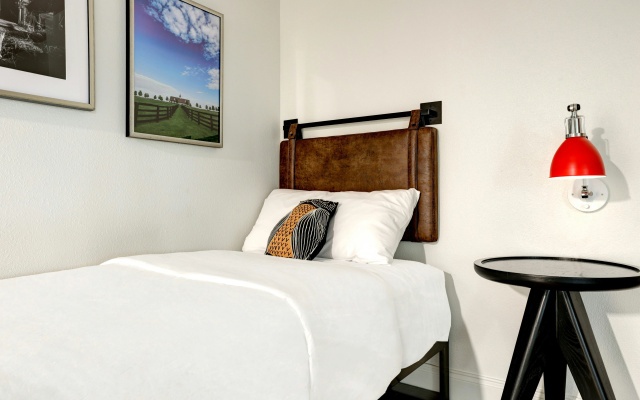 photo 3 of Elwood Hotel & Suites