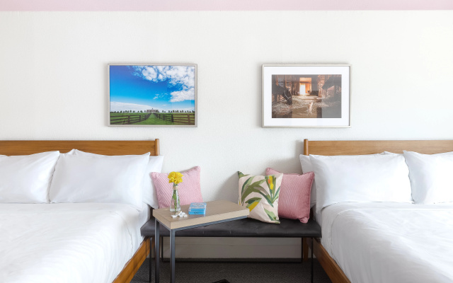 photo 4 of Elwood Hotel & Suites