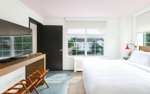 photo 5 of Elwood Hotel & Suites