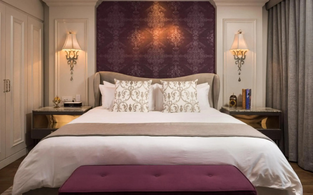 photo 3 of The Ivey's Hotel
